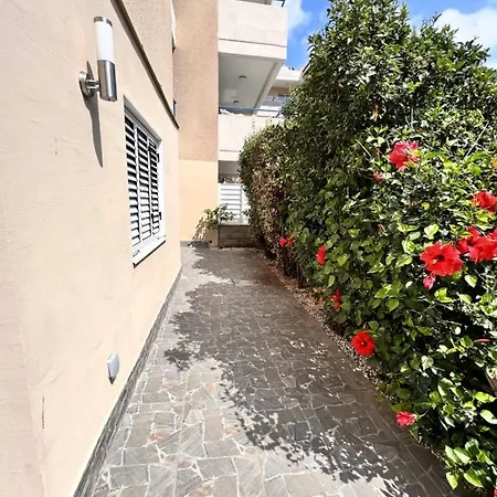 Feriehus Pafia Sunbeach Townhouse