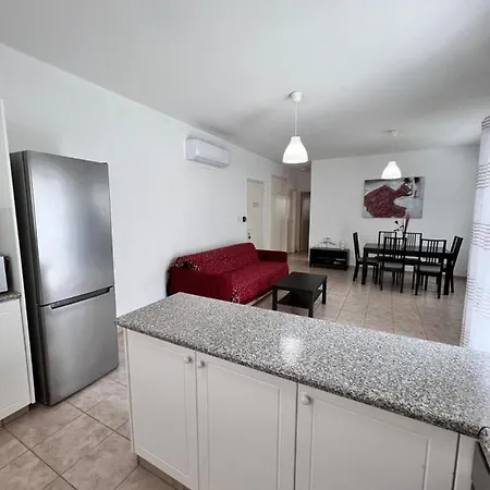 Pafia Sunbeach Townhouse * Пафос