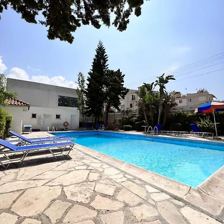 Дом отдыха Pafia Sunbeach Townhouse *